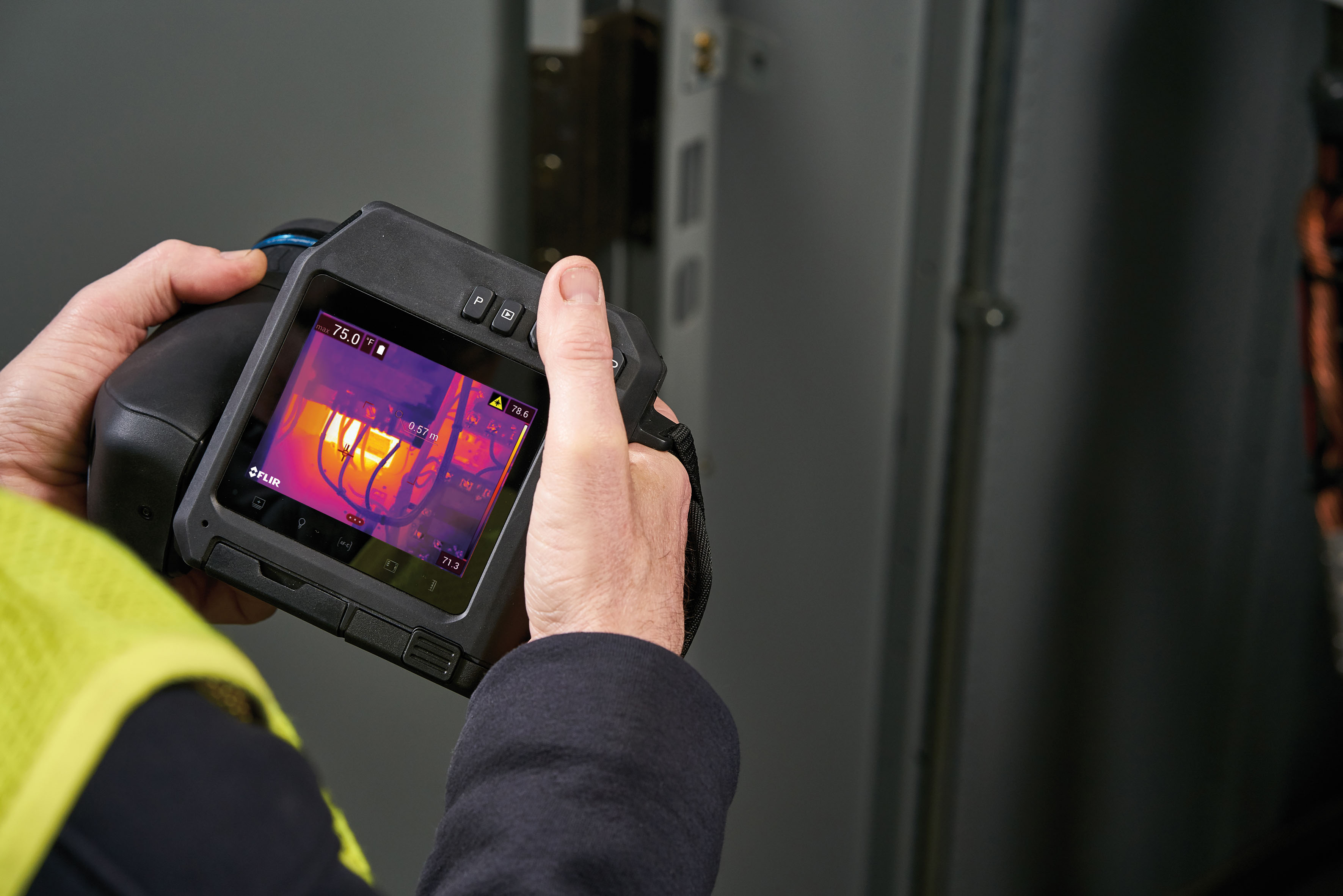 Тепловизор картинки. Тепловизор FLIR t530. Тепловизор FLIR t865. FLIR t1020. Тепловизор FLIR t1020.